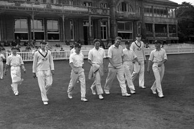 Cricket Oxford University take to the field William W Davidson, Ab- Old Photo