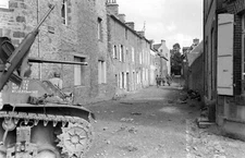 World War Two Photo WWII / Fighting in Normandy  France July 1944 D-Day US Army