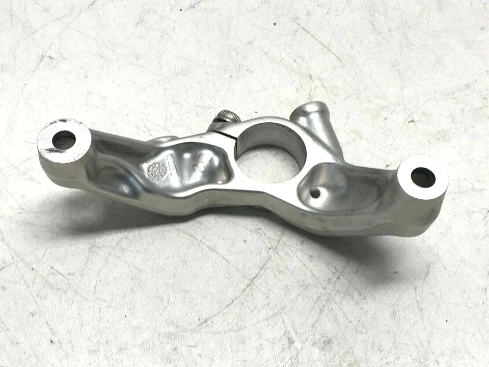 12-15 Ducati Panigale 1199 S Soporte de marco de reposapiés derecho 8291A441B Foto 3 de 4