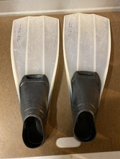 New Diving Snorkeling Swimming Flippers Large Size 9-11 Black/White