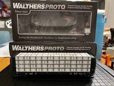 Walthers Proto HO Scale 50' CC&F Car and Solid Wood Bundle IHB/Boise Cascade