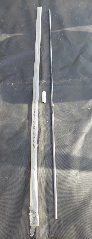 1959 Chevrolet Biscayne Driver Side Peak Molding Foto 2 de 4