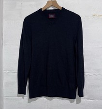 UNTUCKit Extra Fine Merino Wool Men  s Black V-Neck Sweater