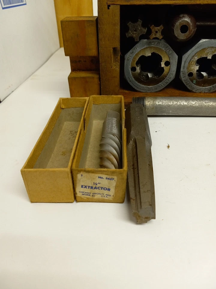 Vintage TRIAD NYE No.50 Pipe Threader Die Ratchet Kit / Pipe Cutter /  NOS Dies - Image 3 of 4