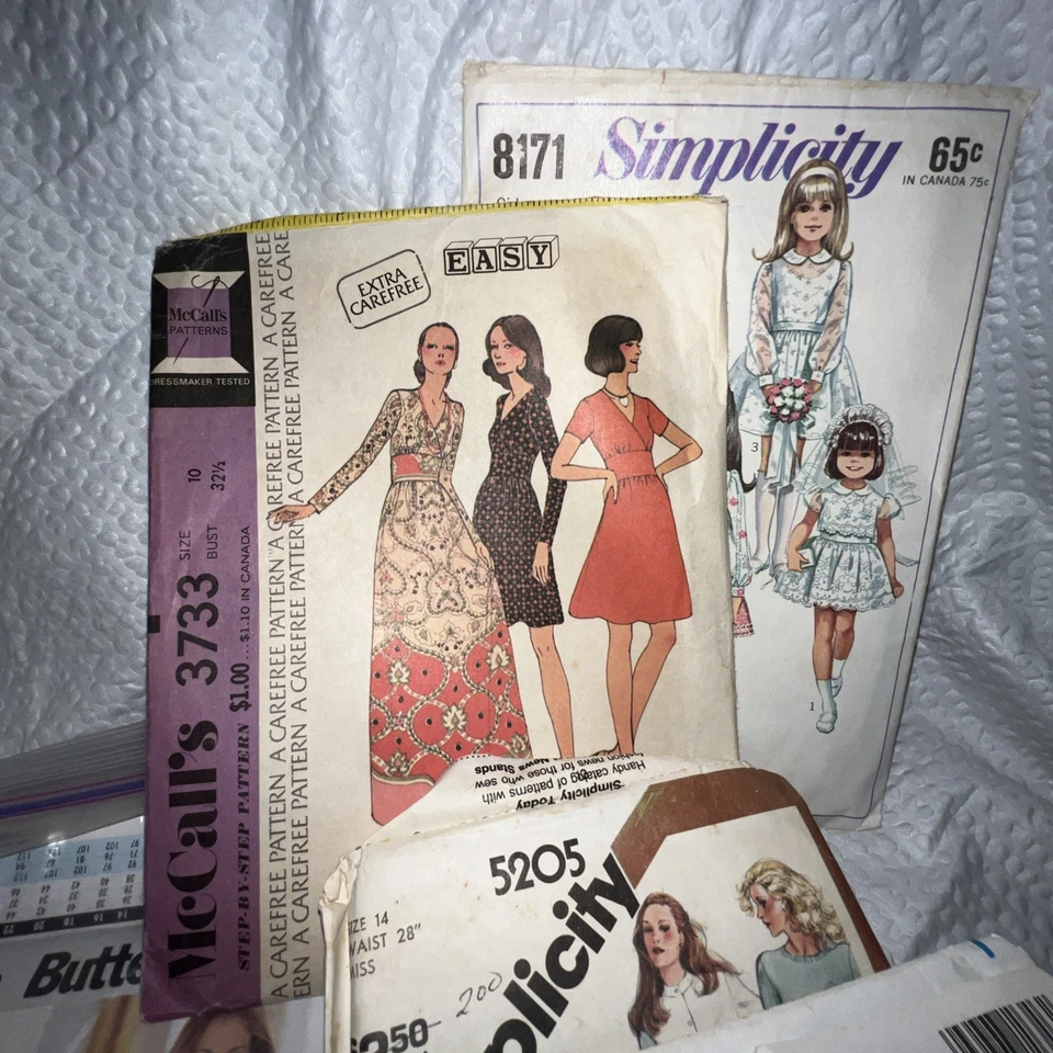 Vintage 80s & 90s Sewing Pattern Lot 21 Cut & Uncut Mixed Sizes - Image 3 of 4