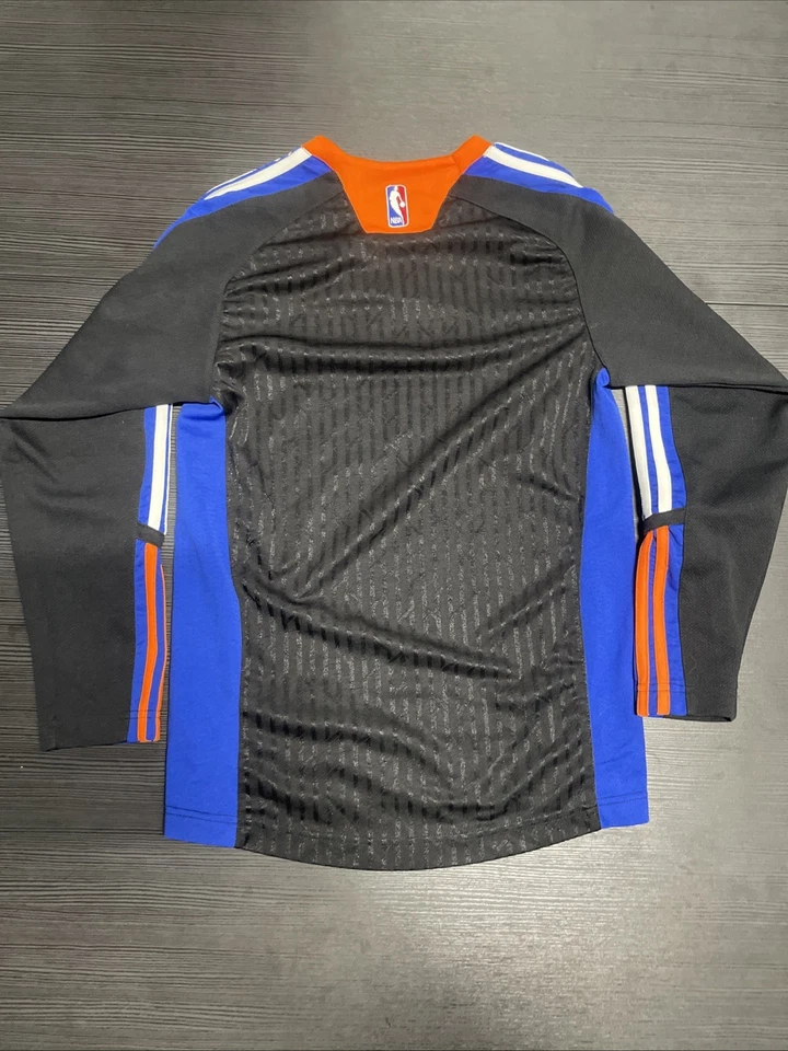 Детская футболка Adidas NBA New York Knicks средний размер вышитый пуловер с длинным рукавом - Изображение 4 из 4