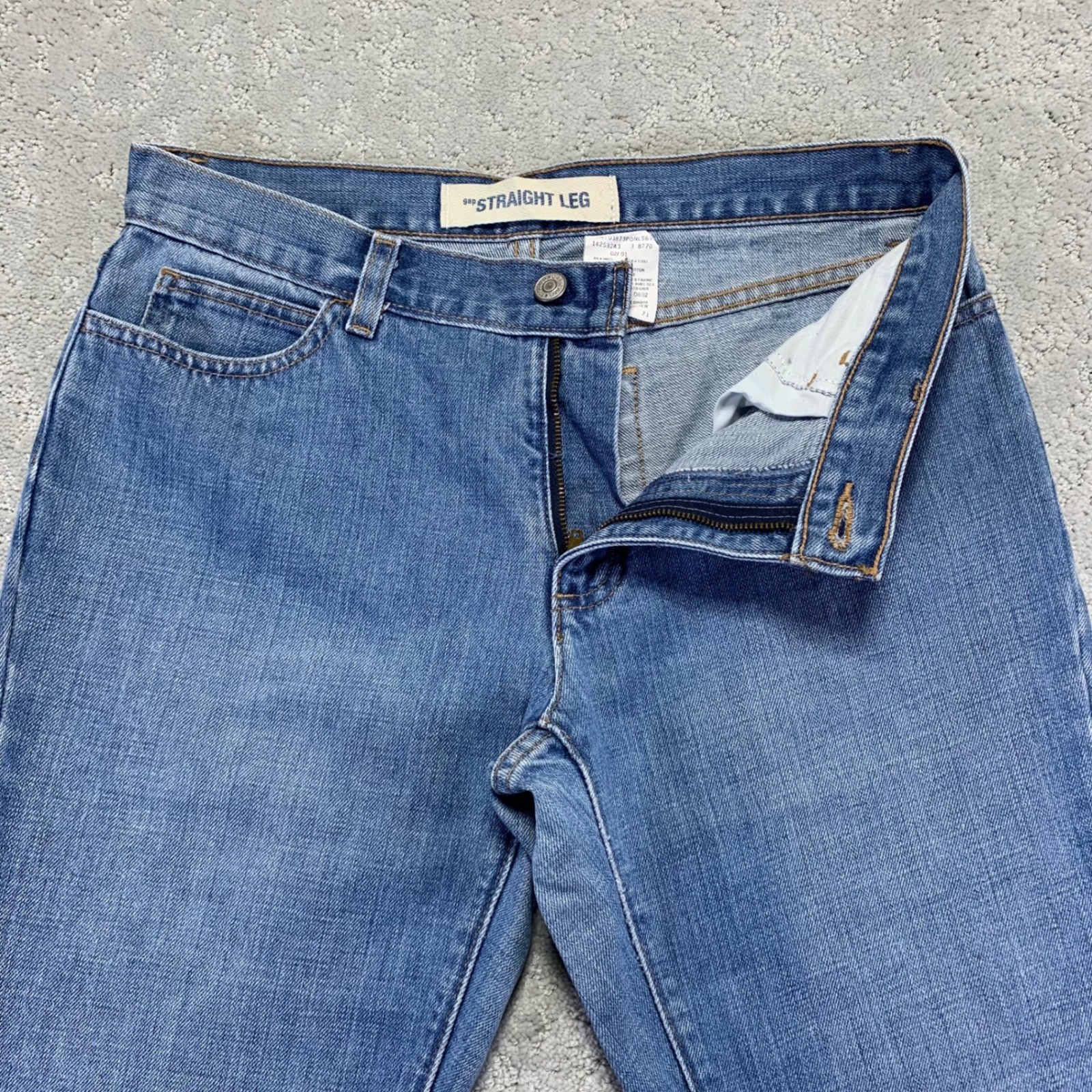 Vintage GAP Straight Leg Jeans Womens 8 Medium Wash Denim Cotton 31x32 Y2k