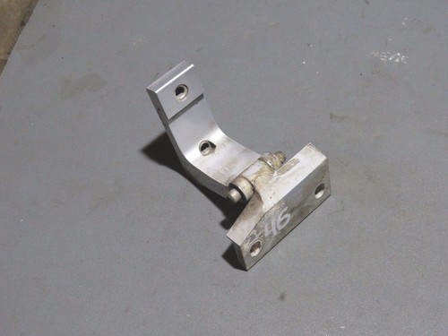 Audi A8 D2 4D2 - Türscharniere Hinten Rechts 4D0833402 / SILVER