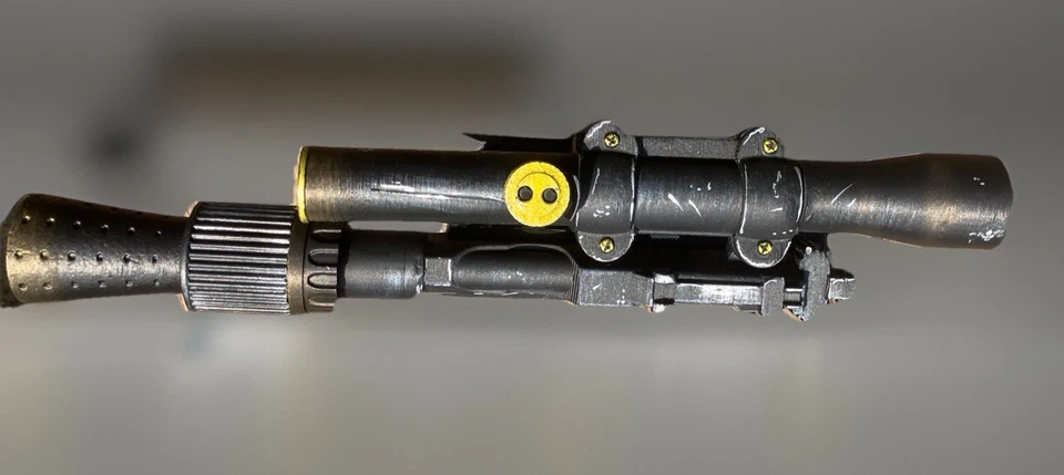 Réplica de utilería inspirada en Han Solo Blaster DL-44 Star Wars 1:1 con soporte de exhibición Foto 4 de 4