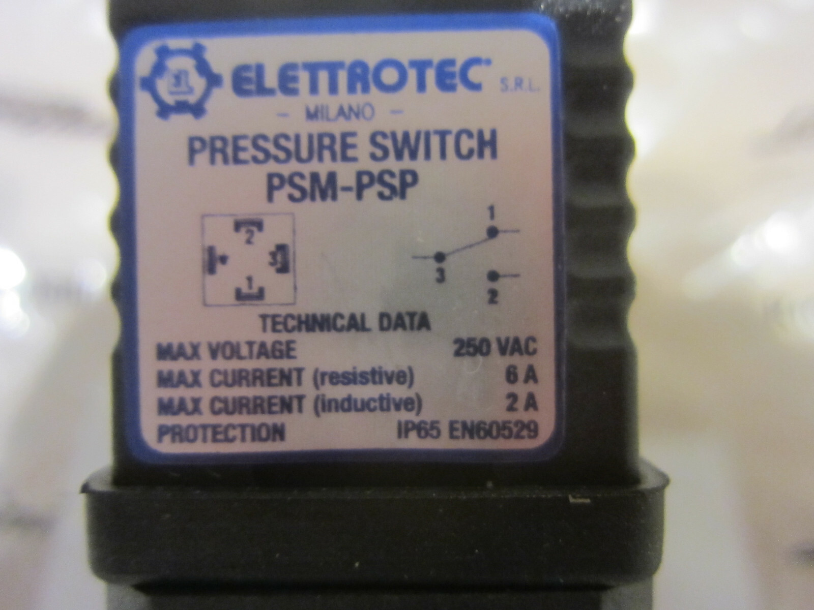 Lamborghini - Valve / Pressure Switch - P/N 410422525