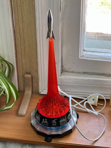 Vintage Nachtlicht, Rakete UdSSR. Sammlerstück Tischlampe Cosmos COSMONAUTIKA