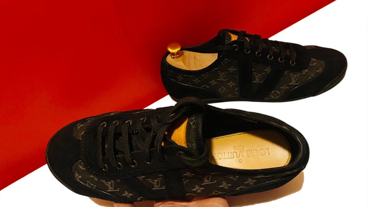 $889.00 !! LOUIS VUITTON MEN LV LOGO BLACK SUEDE CANVAS SHOE