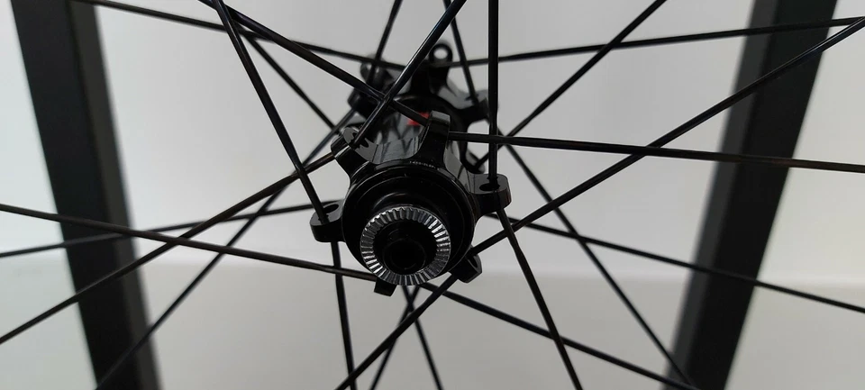 Juego de ruedas de freno de disco cubierta de carbono completo Profile Design 58 Twenty Four Foto 4 de 4