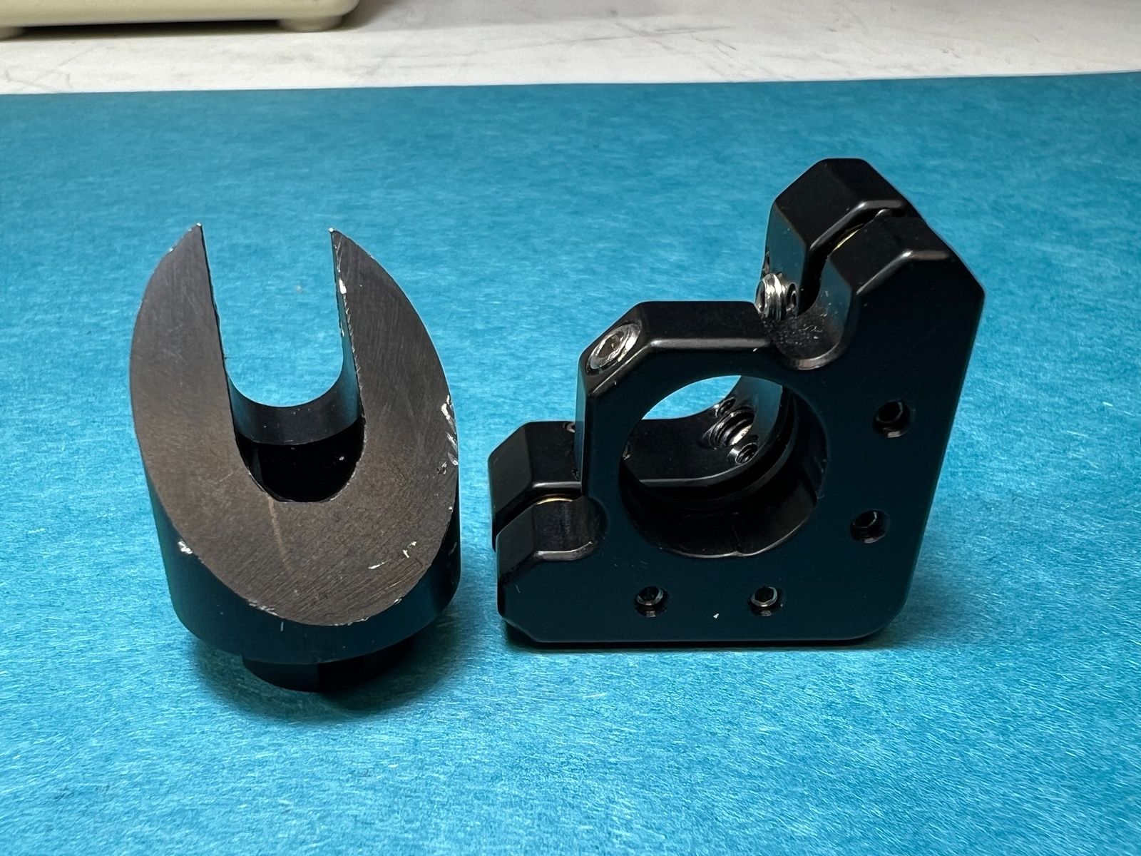 Thorlabs KS05 1/2" 45 Degree Kinematic Mirror Mount 3x100TPI Actuators w/Locks