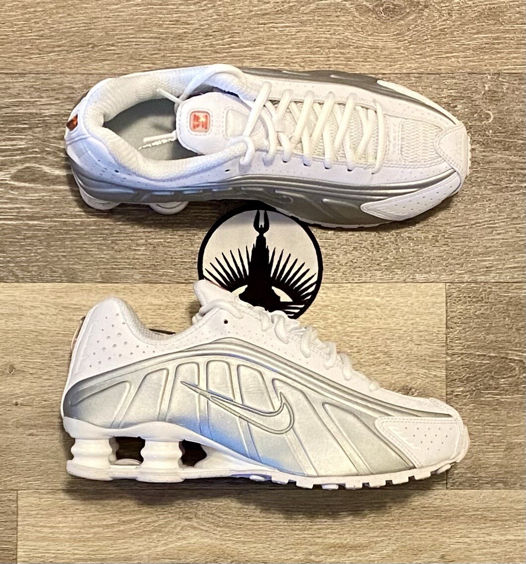 NIKE SHOX R4 ナイキ AR3565-101 AR3565-101 Nike Shox R4 White Metallic Silver Max Orange