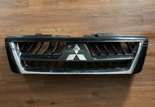 2003-2006 Mitsubishi Montero Limited Front Grill Grille Upper Black Oem