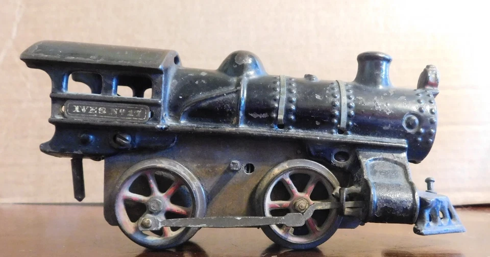 IVES Prewar 0-4-0 Cast Iron Wind-up Clockwork Locomotive # 17 - Runs - Image 4 of 4