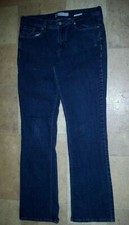 WOMANS 515 BOOT CUT LEVI SZ. 32 X 31.5 FLAP POCKETS PREOWNED VERY GOOD CONDITION