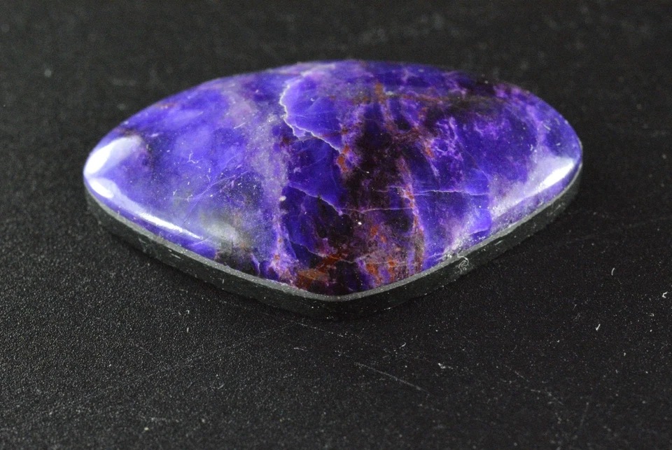 Cabujón Sugilite, cabina, mina Wessels, Sudáfrica, 21,82 CT Foto 3 de 4
