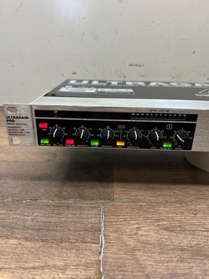 Behringer Ultragain Pro Model MIC2200 Audiophile Vacuum Tube