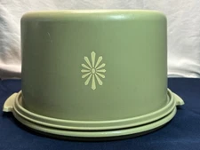 Vintage Tupperware Avocado Green Sunburst Cake Carrier #683 & 684. Estate Find
