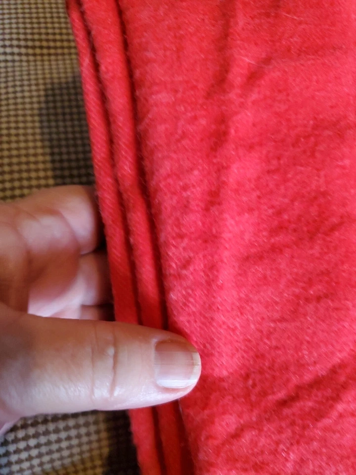Vintage Sewing Fabric Unbranded Red Cotton Flannel 2.5ydsX36" - Image 4 of 4