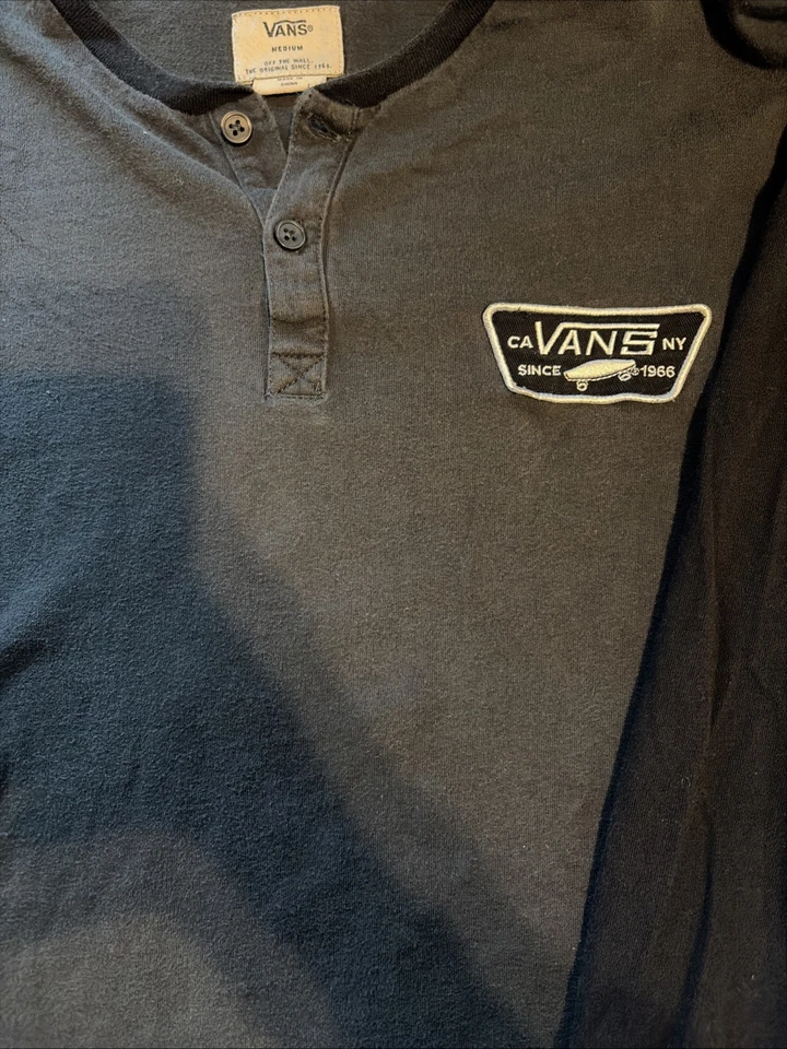 Camisa Vans manga 3/4 gris y negra Foto 2 de 4