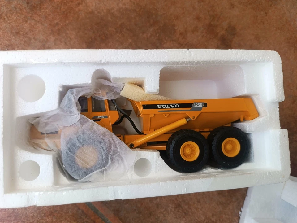 VOLVO A25C 1:50 NZG - Image 2 of 3