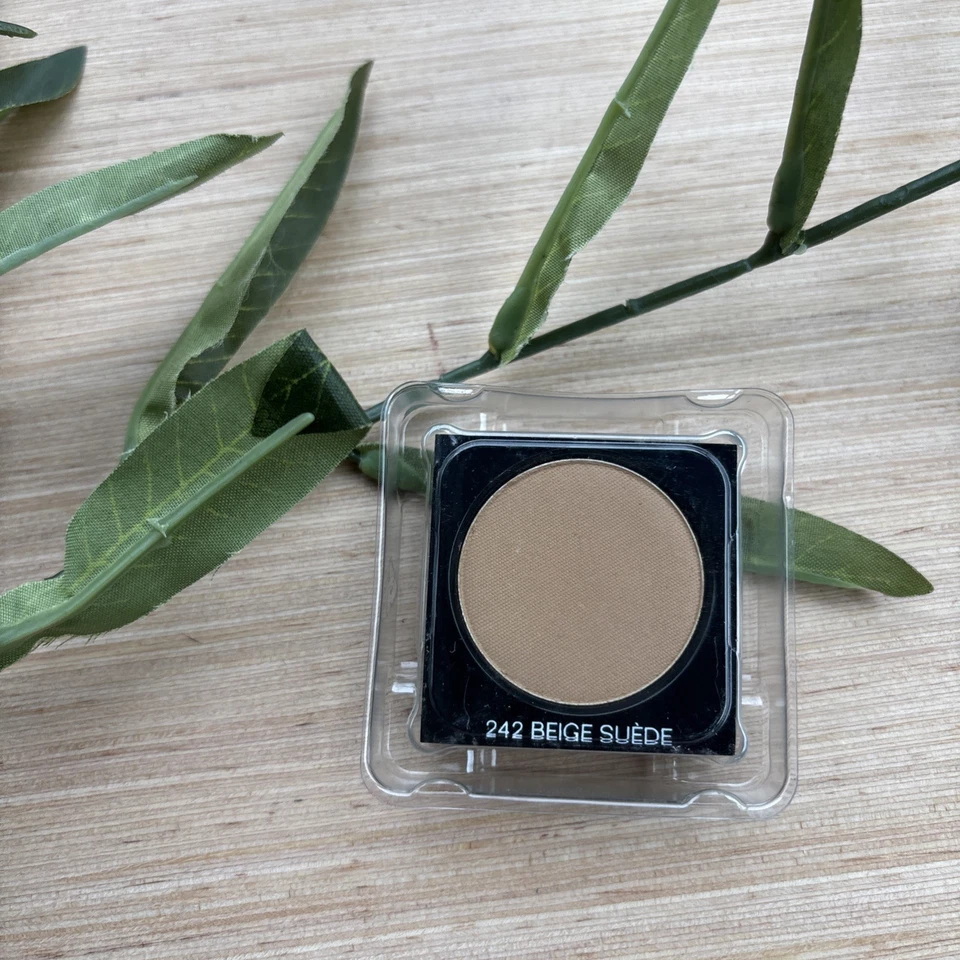 Chanel Ombre Essentielle 242 Beige Suede Multi Use Longwear Eyeshadow Matte 2.2g - Image 2 of 3