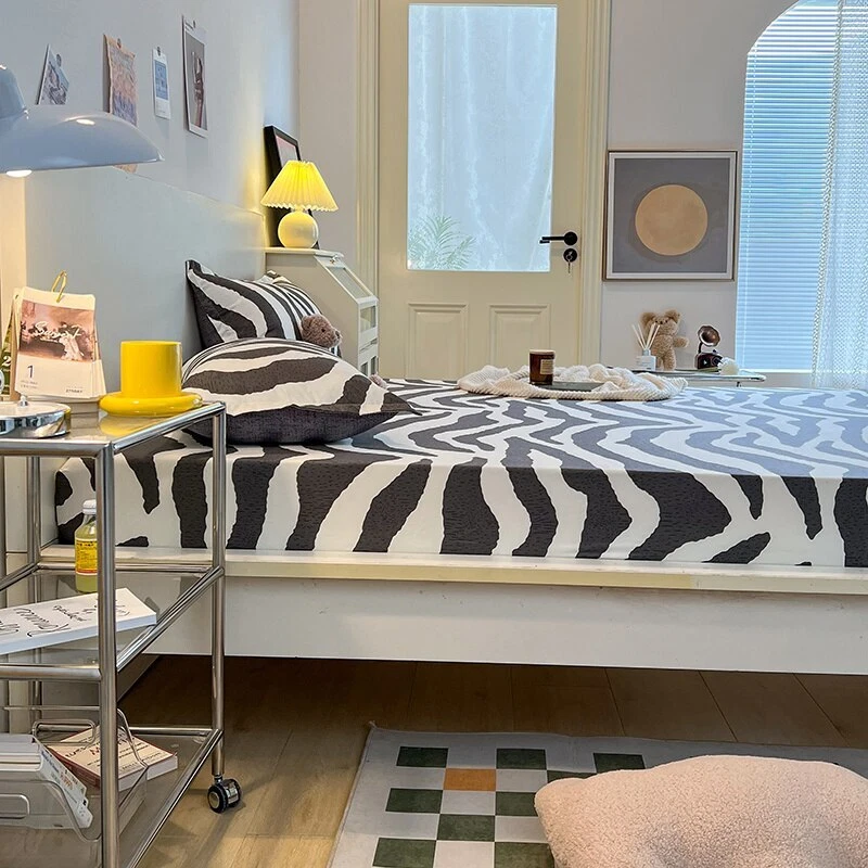 Sábana bajera ajustable suave con estampado de cebra con bandas elásticas Foto 2 de 4