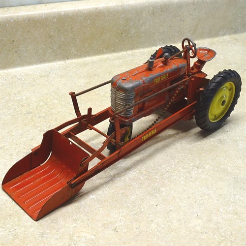Vintage Tru Scale Tractor With Bucket, Front End Loader, Farm Toy - Picture 13 of 13