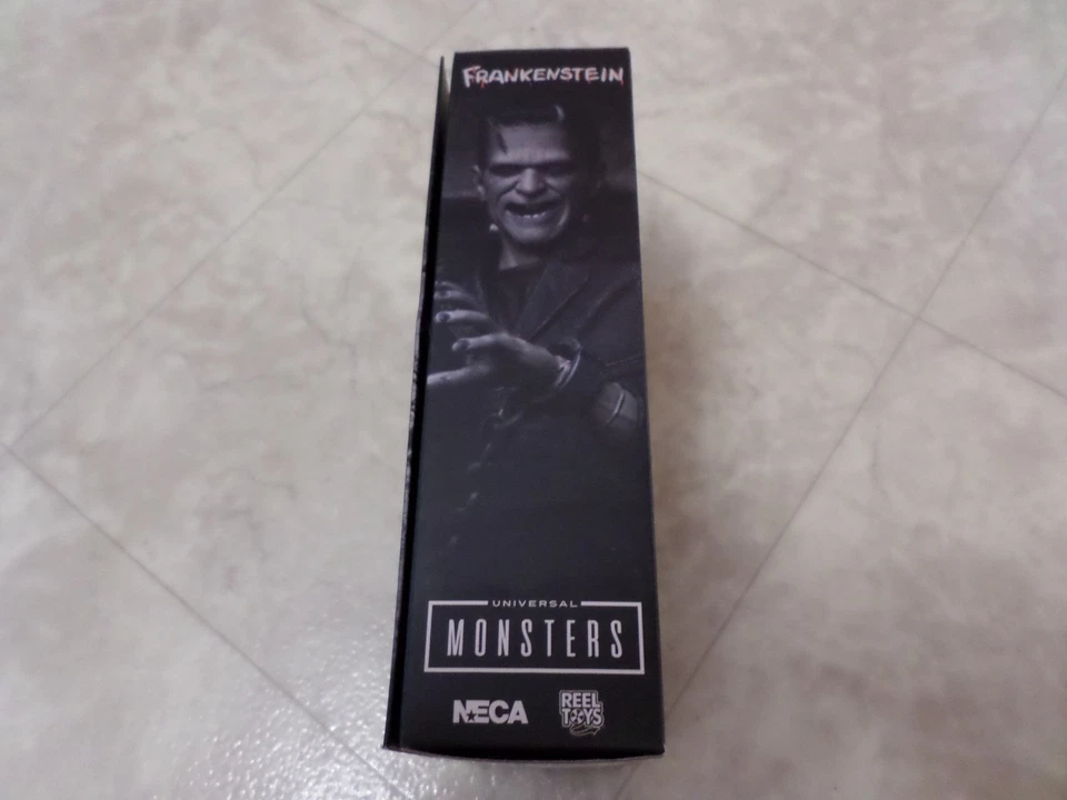 NECA Universal Monsters - Ultimate Frankenstein's Monster (Blanco y Negro) 7" Foto 2 de 4