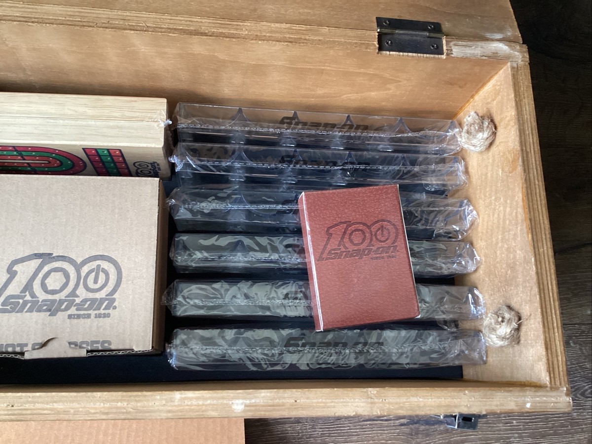 スナップオン ポーカー セット Snap-On Tools 100th Anniversary Game Chest Poker Set NEW