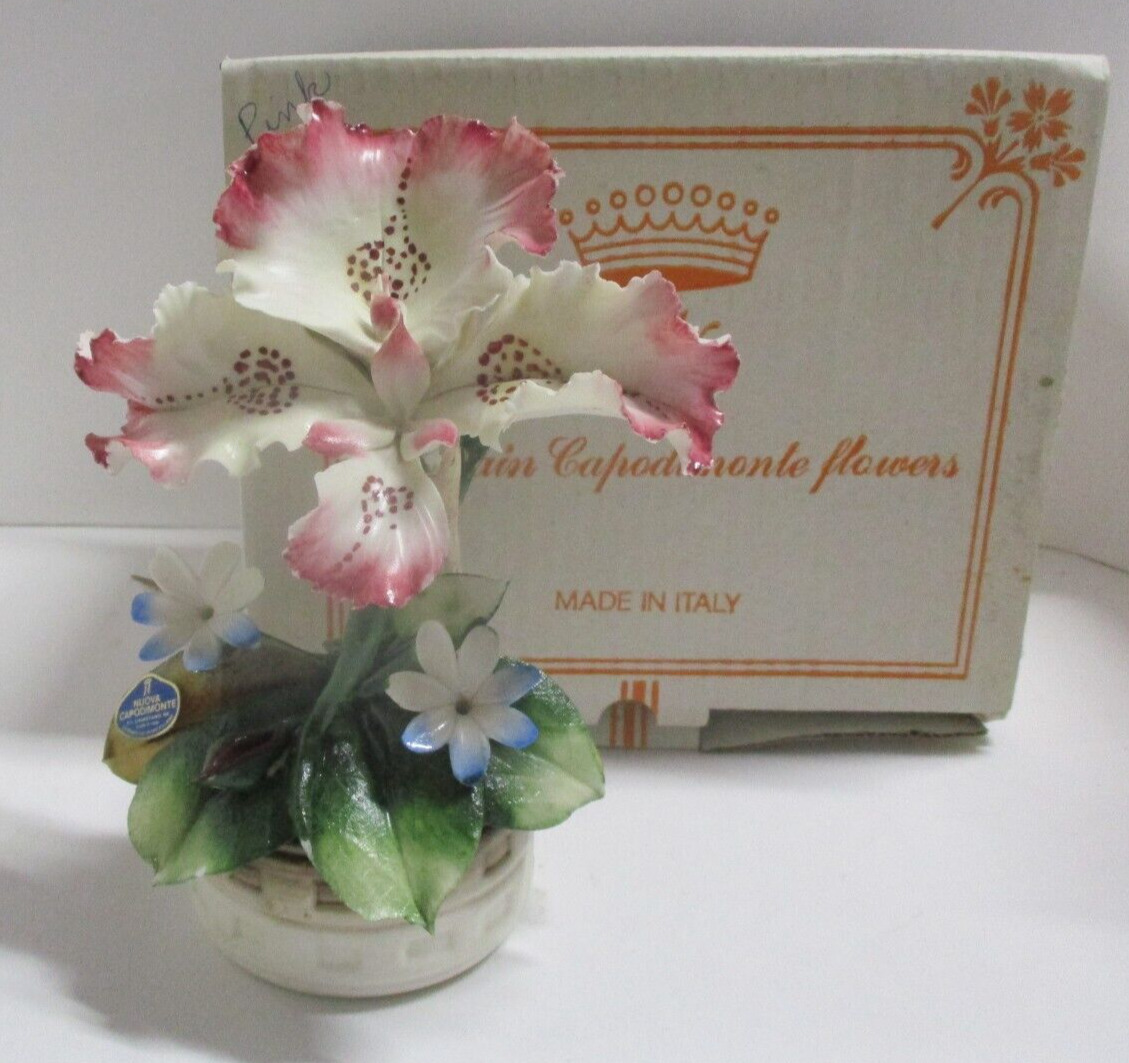 Nuova Capodimonte Flower basket Orchid and Blue Flowers Original Box Tiny Chip