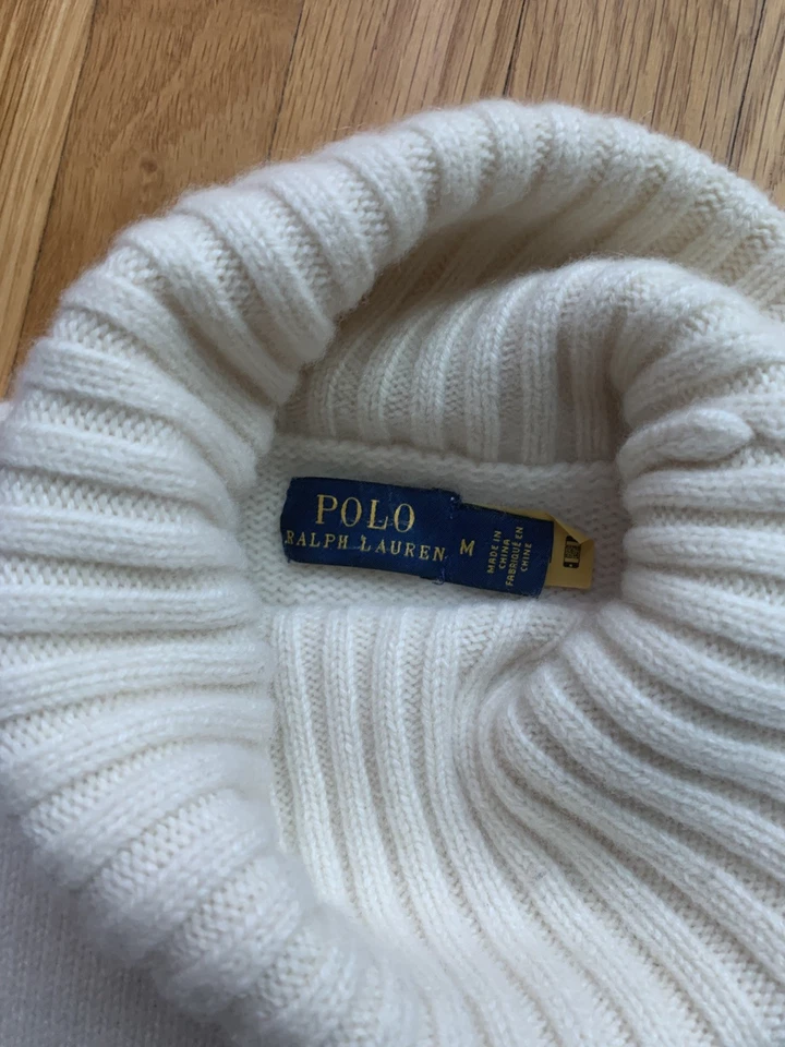 Suéter casual feminino POLO Ralph Lauren cashmere/lã gola alta creme médio - Imagem 2 de 4