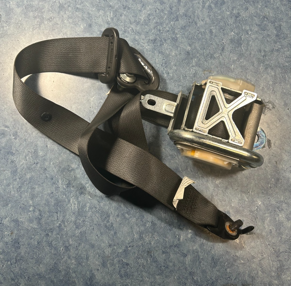 2011 2012 Ford Fusion Front Right Side Seat Belt Retractor BE53-54611B08-AAW OEM