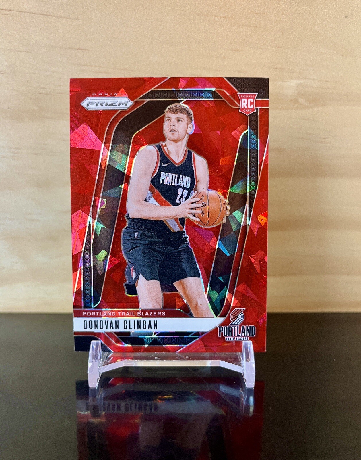Donovan Clingan 2024 Prizm #221 Red Cracked Ice (RC) Trail Blazers