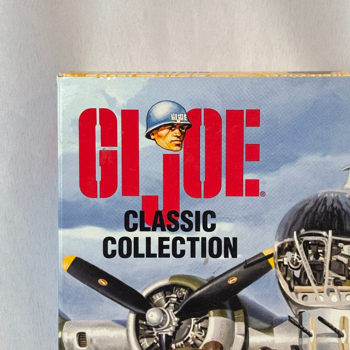 G.I. Joe B-17 Bomber Crewman フィギュア Amazon.com: GI Joe Classic Collection WWII Forces B-17