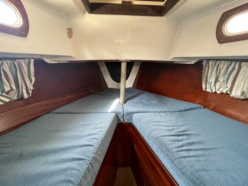 Halcyon 27 full keel sailing boat - Picture 4 of 13