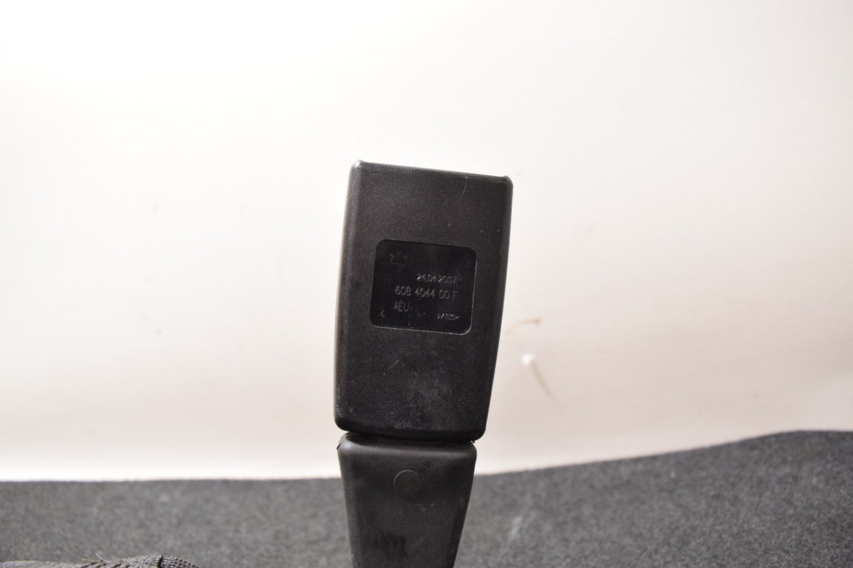 BMW E91 3 Series Rear Right Seat Belt Tensioner 607674300 