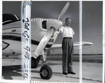 1958 Press Photo Captain Pat Boling with His Beechcraft Bonanza Plane
