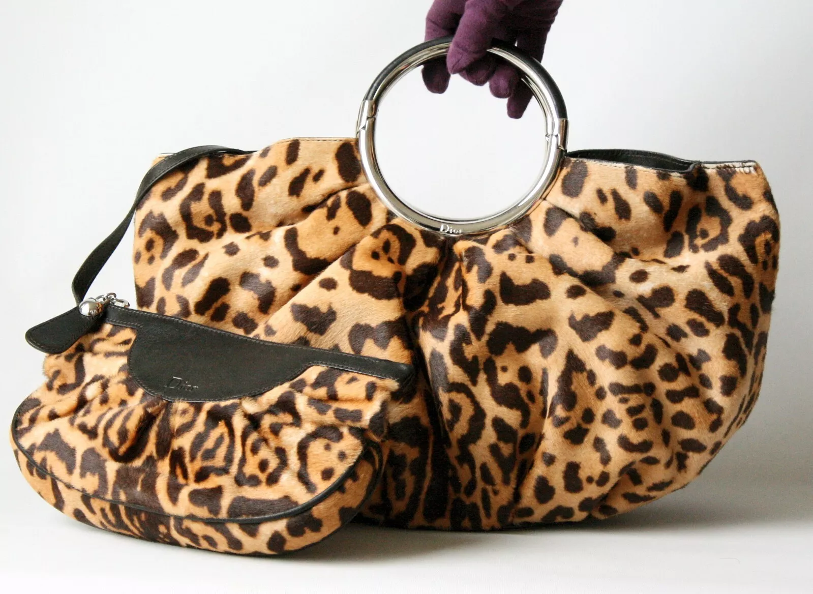 Sac fourre tout et pochette Christian Dior cuir de vache léopard