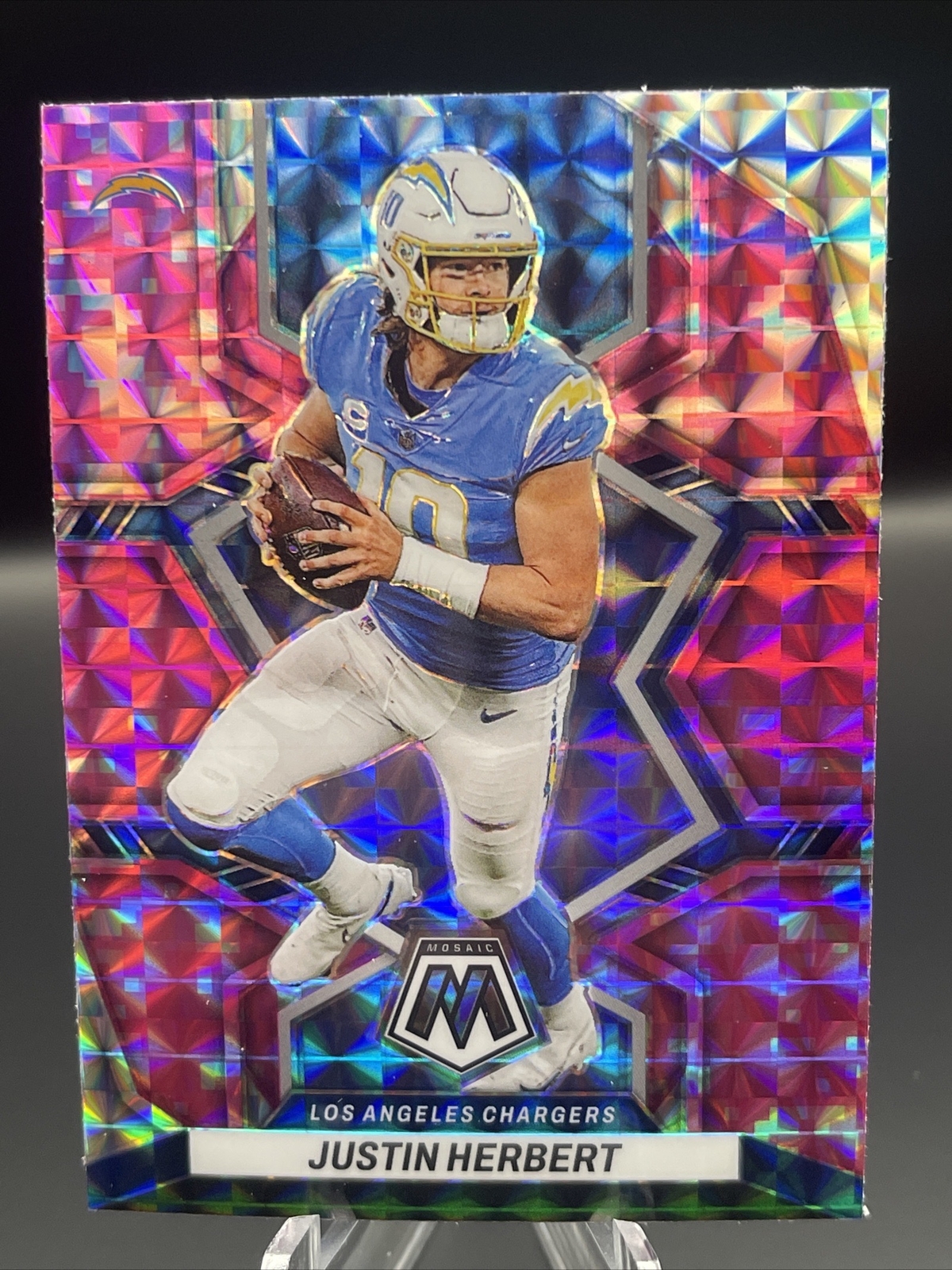 2022 Panini Mosaic Pink Camo Prizm Justin Herbert #101 Los Angeles Chargers