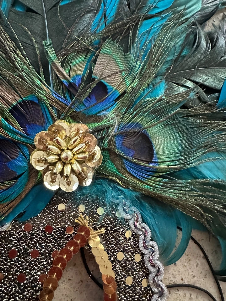 Vintage MARDI GRAS costume eye masks set of three peacock feathers from 2001 - Image 4 of 4