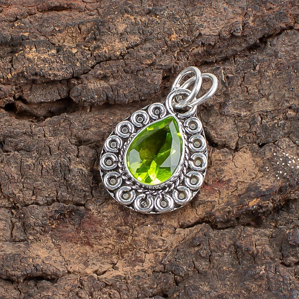 Precioso colgante de piedras preciosas de peridoto de plata de ley 925 hecho a mano joyas para regalo Foto 2 de 4