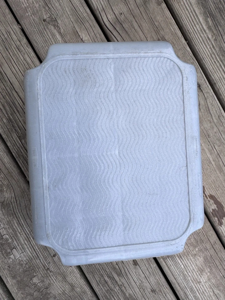 VTG Rubbermaid One-Step Stool Gray Holds up to 200 Pounds Home Kitchen Office - Image 3 of 3