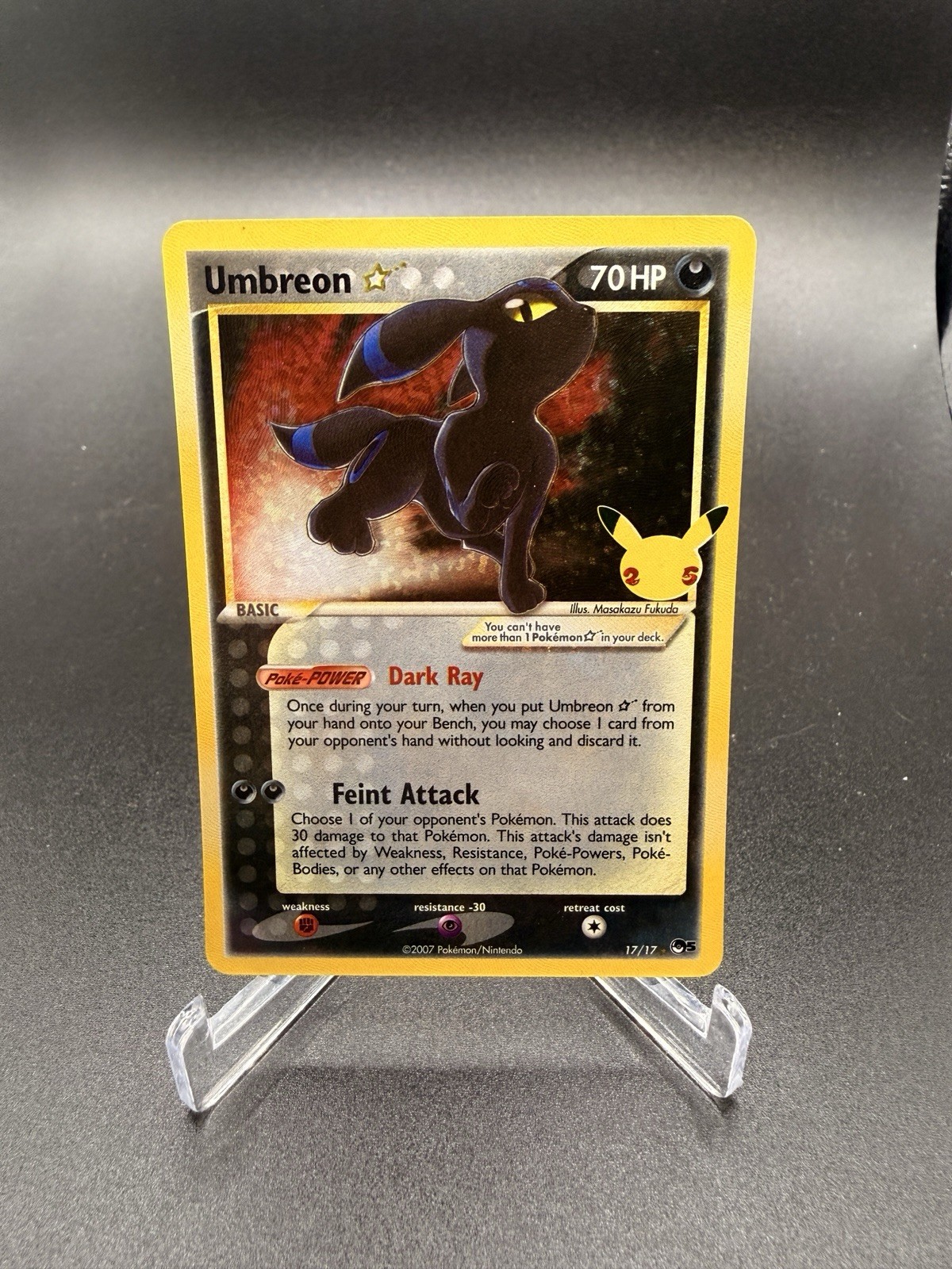 Umbreon 17/17 Celebrations Classic Gold Star Holo Pokemon Card - Near Mint