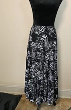 Metro Wear Black/White Tiered Skirt Midi Size Large Flare 80" Hem Width