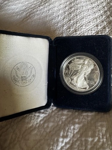 1997 Walking Liberty Silver Dollar 1 Ounce Fine Silver in Case Uncirculated -NH