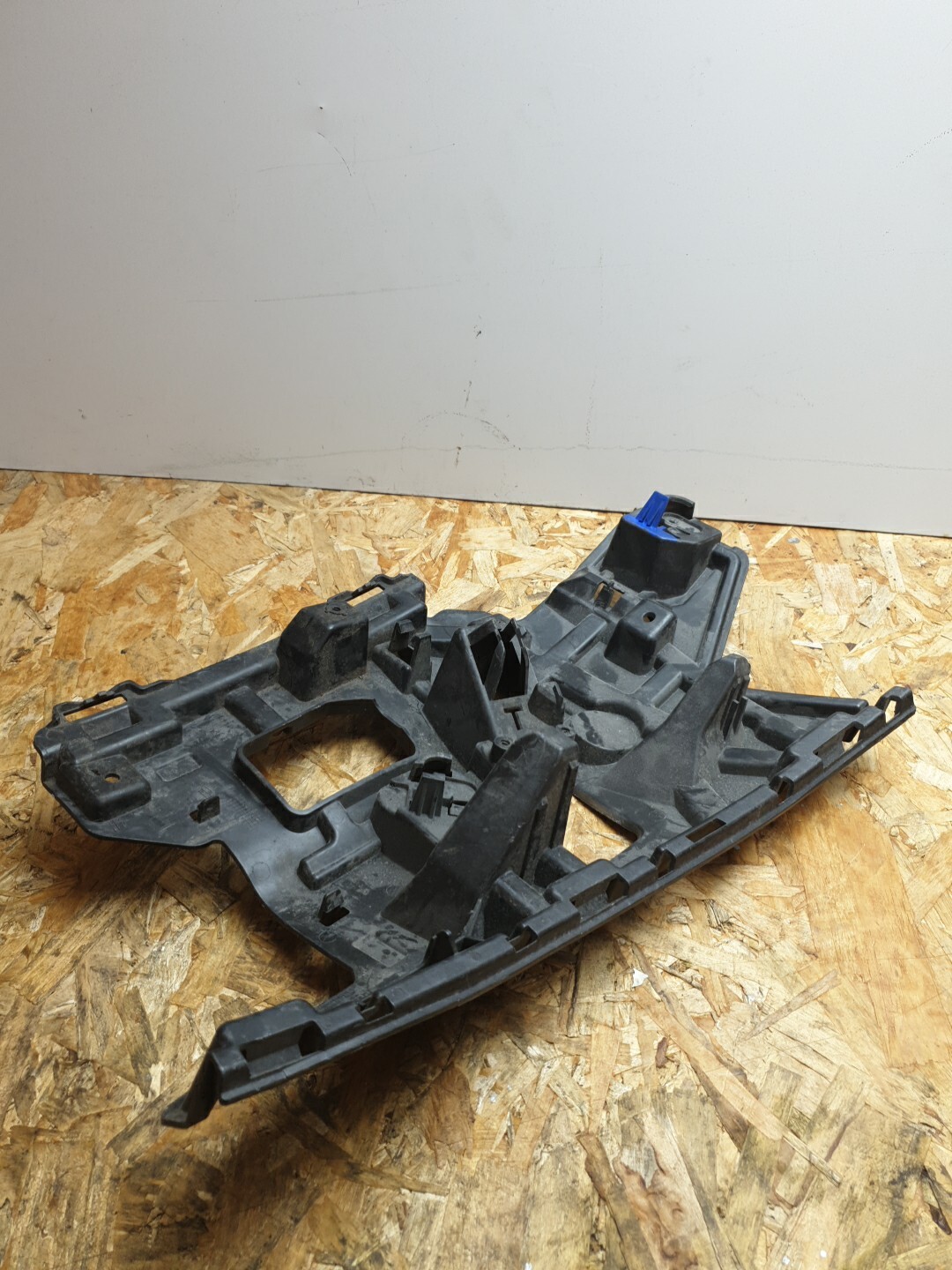 Volvo V40 2013 Onwards Bumper Bracket Left Front 31283740 for sale  